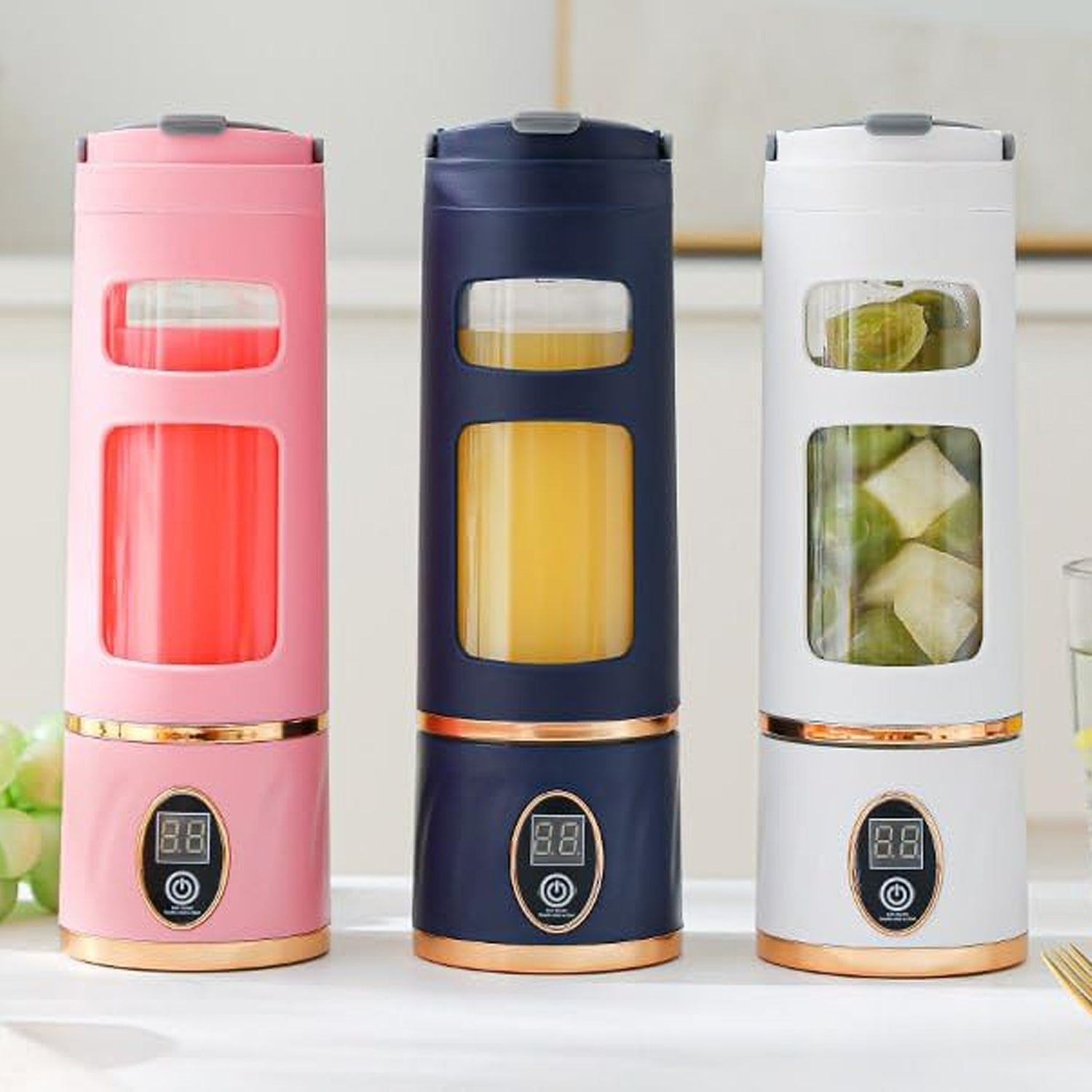 スムージーやジュースを作るのに最適なポータブル電動ブレンダーカップ。